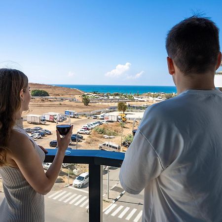 Hi-Yam Seaview Apartments & Suites - יש ממ"ד Бат-Ям Экстерьер фото