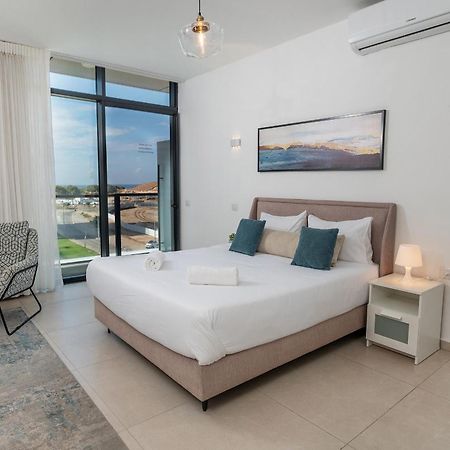 Hi-Yam Seaview Apartments & Suites - יש ממ"ד Бат-Ям Экстерьер фото