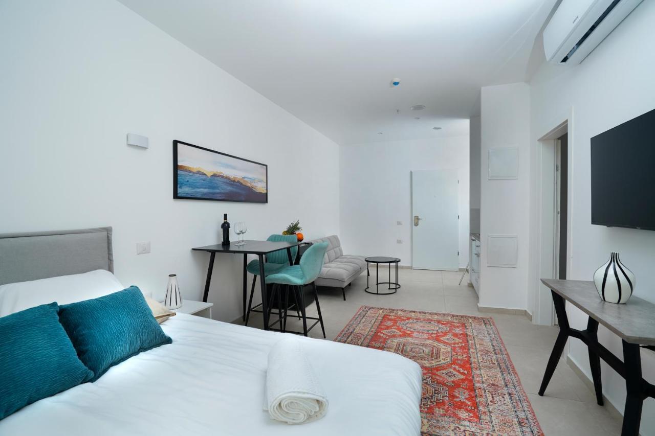 Hi-Yam Seaview Apartments & Suites - יש ממ"ד Бат-Ям Экстерьер фото