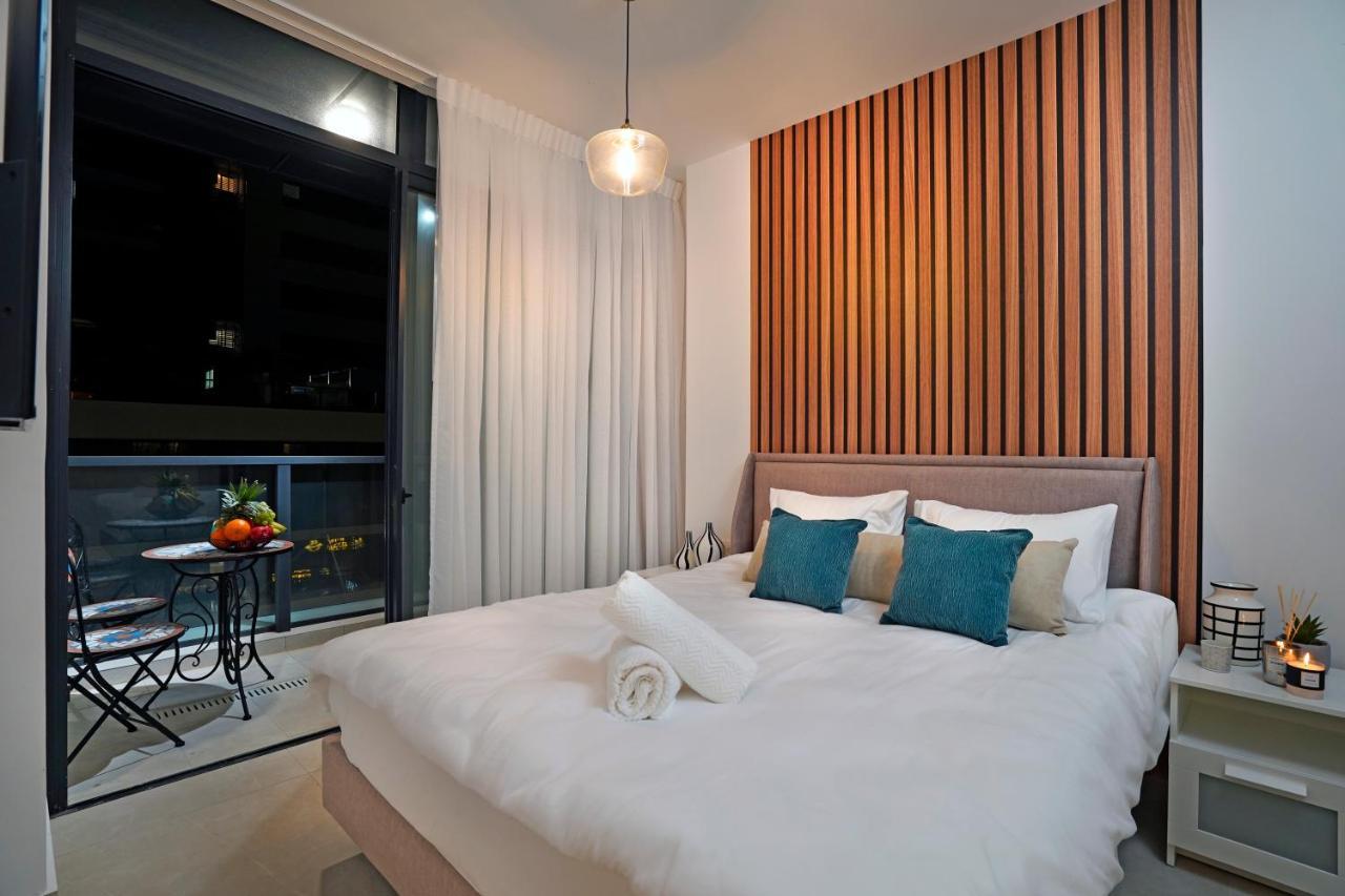 Hi-Yam Seaview Apartments & Suites - יש ממ"ד Бат-Ям Экстерьер фото