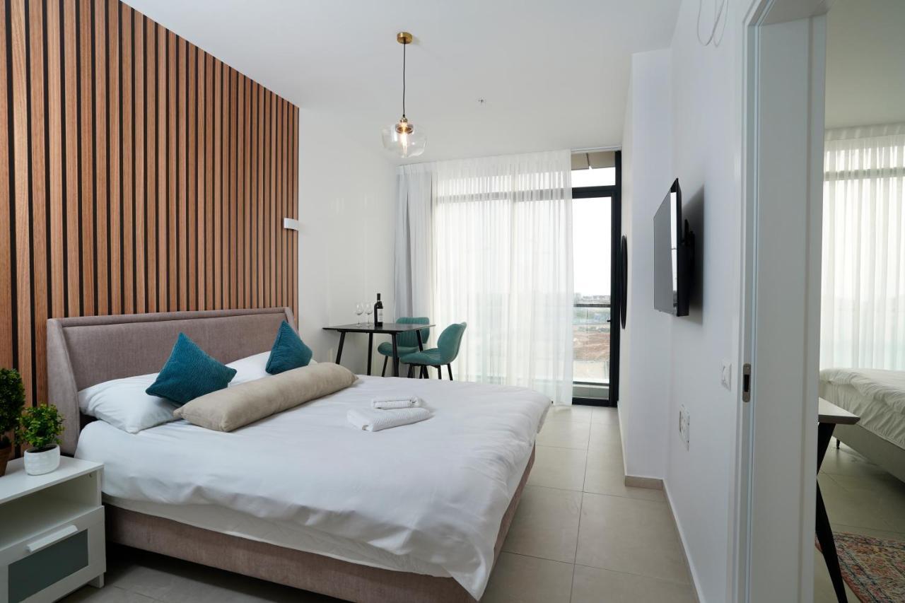 Hi-Yam Seaview Apartments & Suites - יש ממ"ד Бат-Ям Экстерьер фото