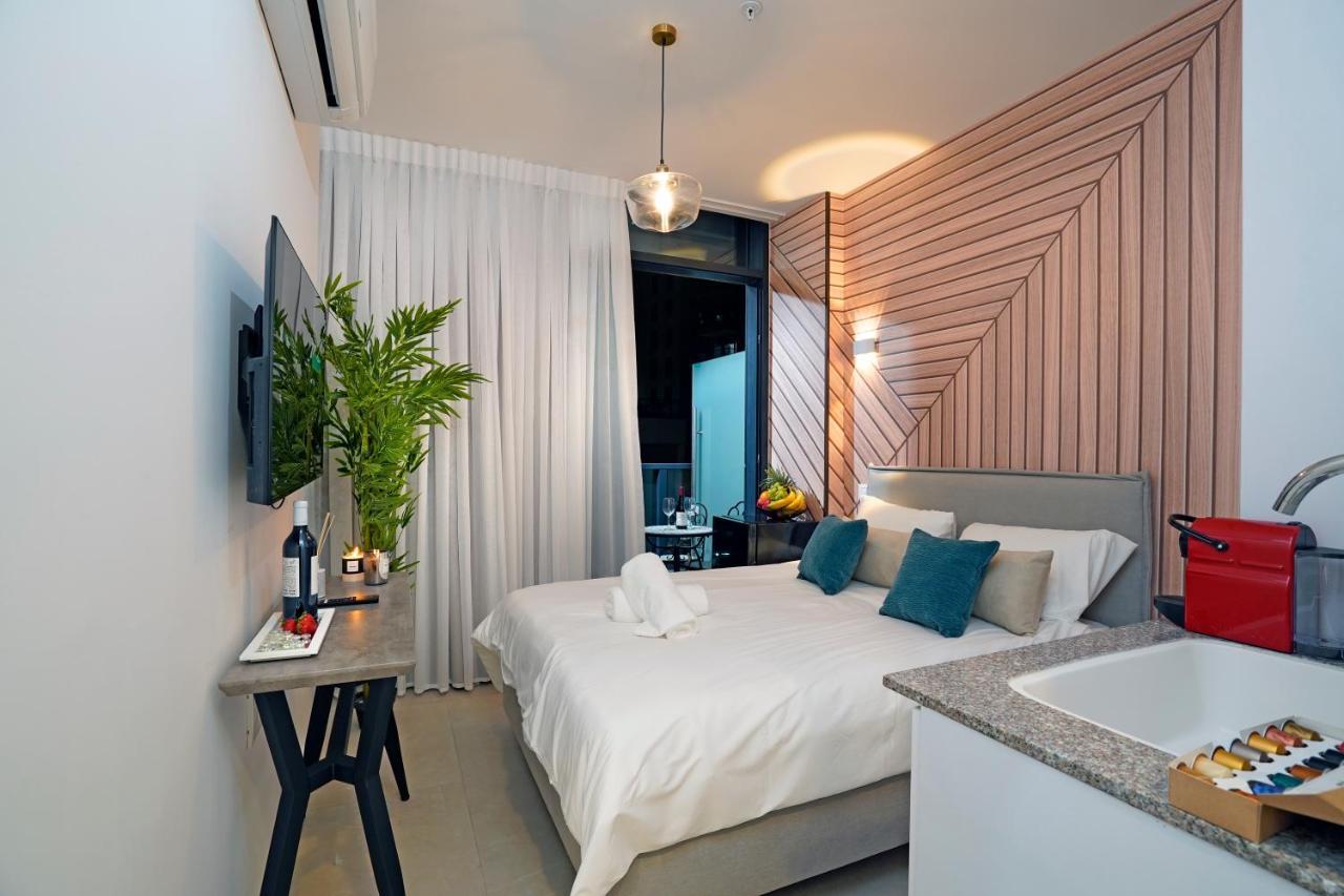 Hi-Yam Seaview Apartments & Suites - יש ממ"ד Бат-Ям Экстерьер фото