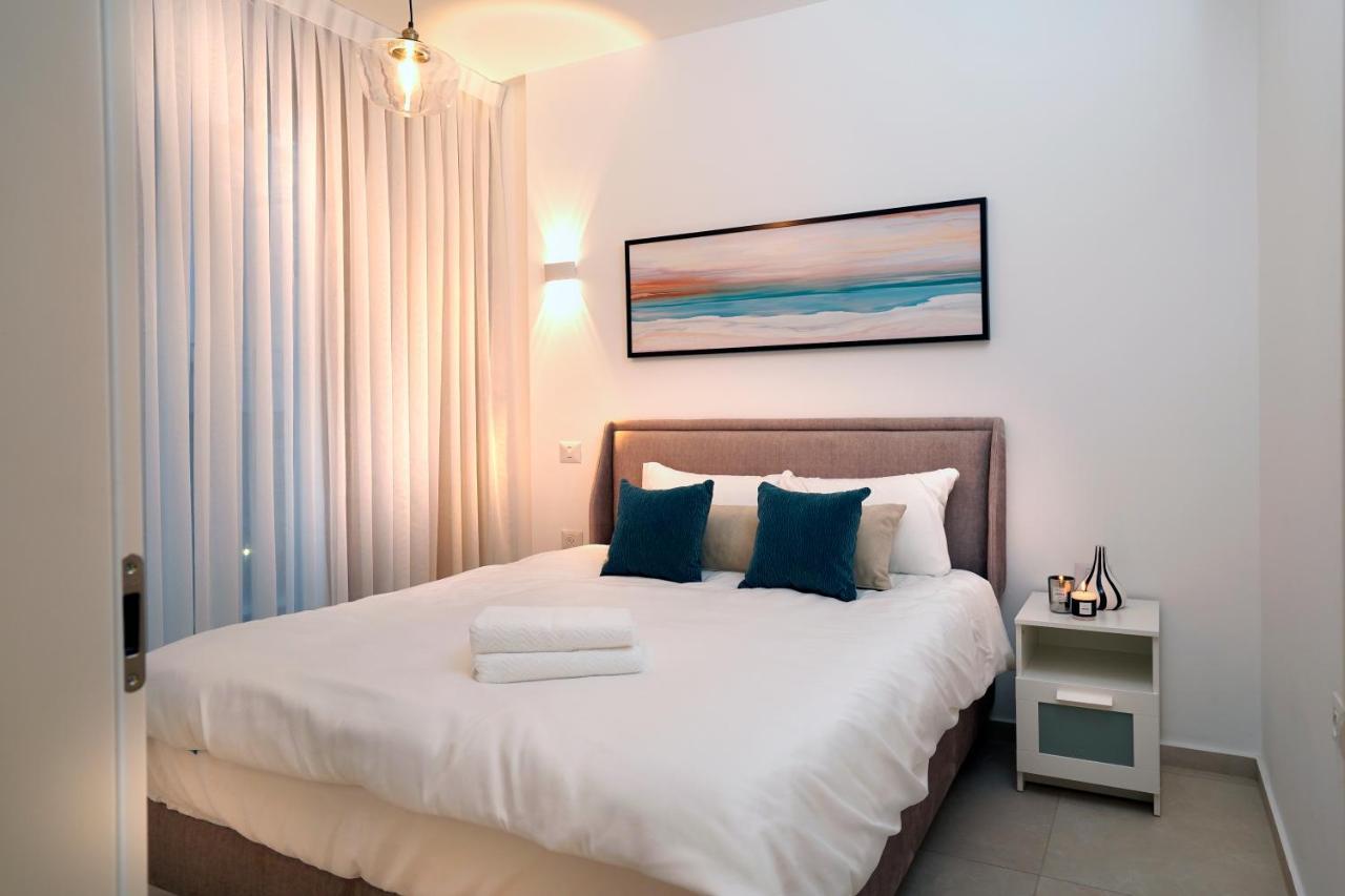 Hi-Yam Seaview Apartments & Suites - יש ממ"ד Бат-Ям Экстерьер фото