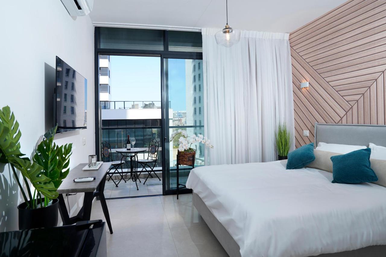 Hi-Yam Seaview Apartments & Suites - יש ממ"ד Бат-Ям Экстерьер фото