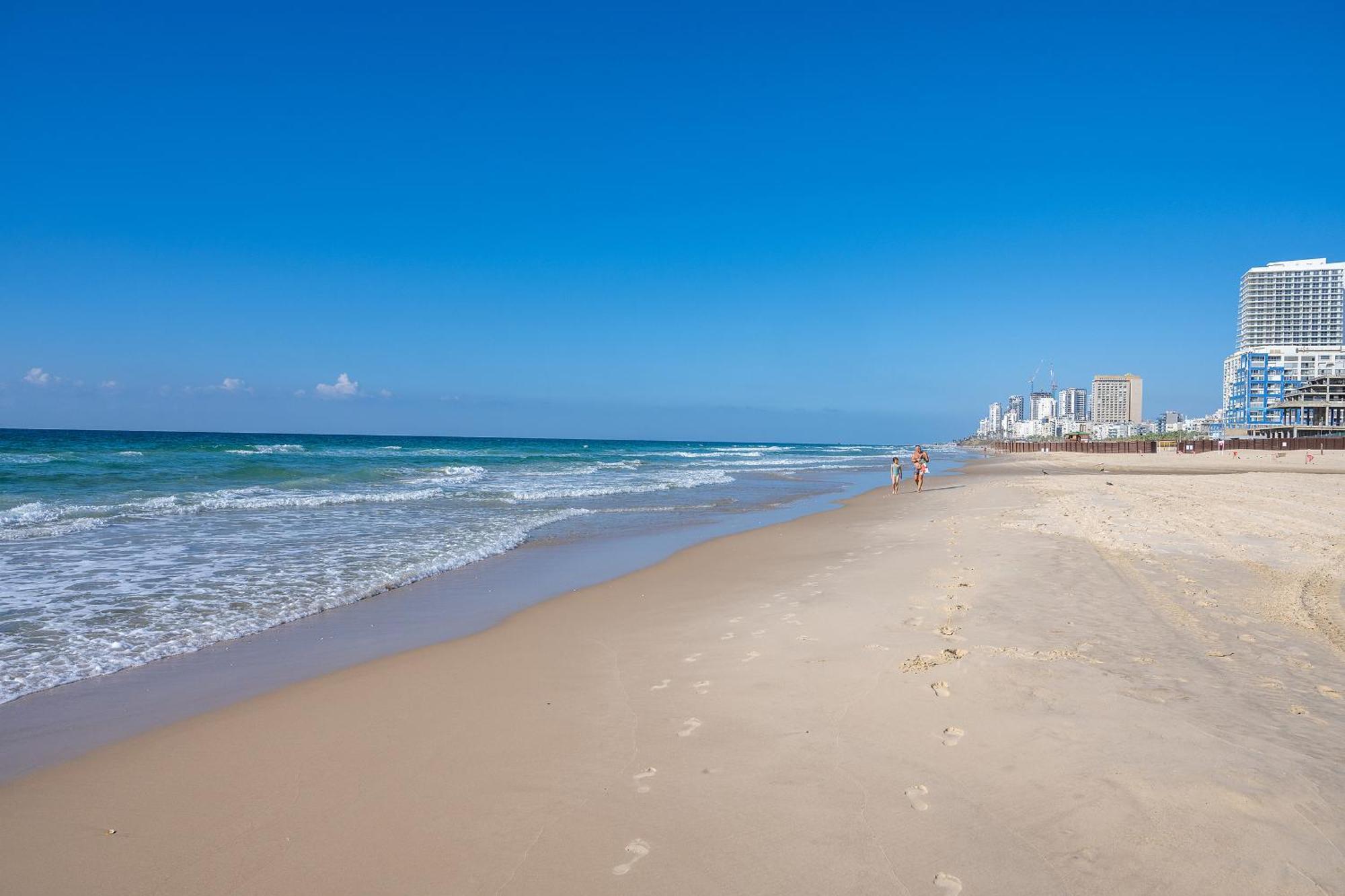 Hi-Yam Seaview Apartments & Suites - יש ממ"ד Бат-Ям Экстерьер фото