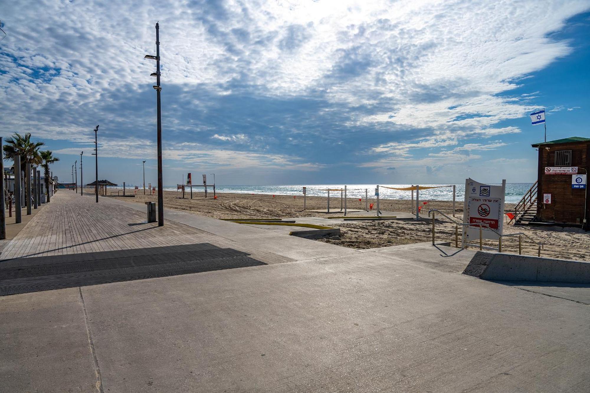 Hi-Yam Seaview Apartments & Suites - יש ממ"ד Бат-Ям Экстерьер фото