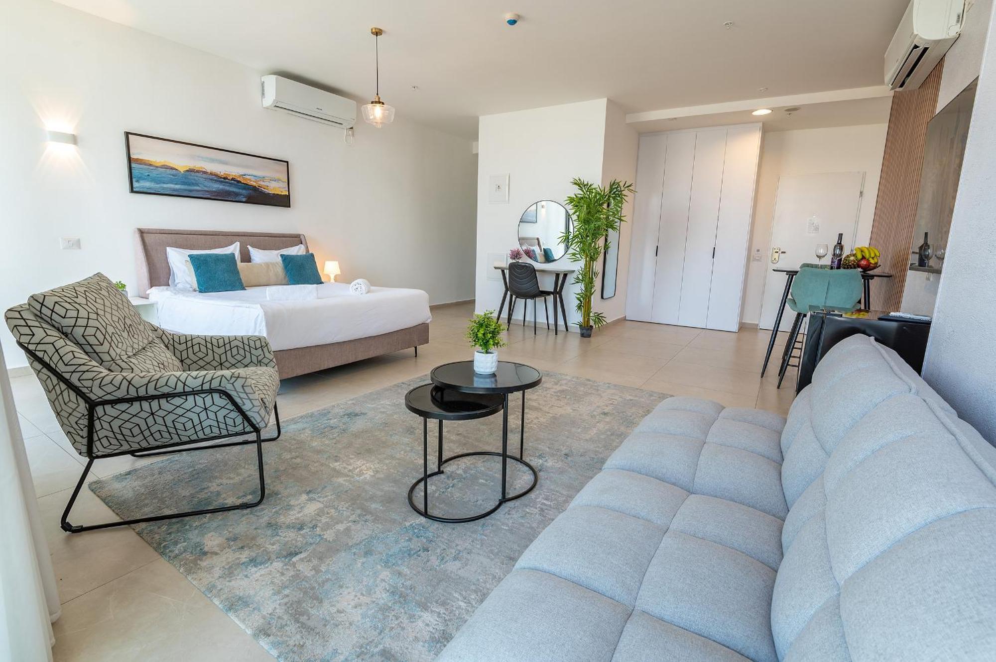 Hi-Yam Seaview Apartments & Suites - יש ממ"ד Бат-Ям Экстерьер фото
