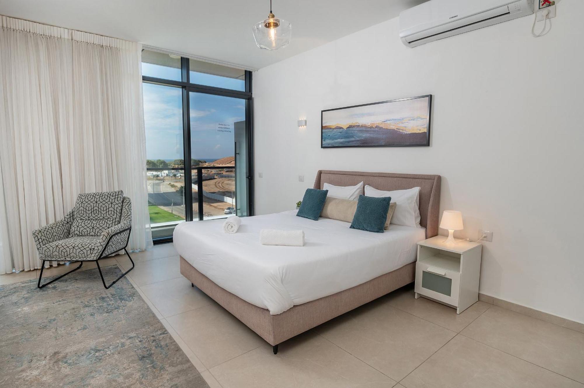 Hi-Yam Seaview Apartments & Suites - יש ממ"ד Бат-Ям Экстерьер фото