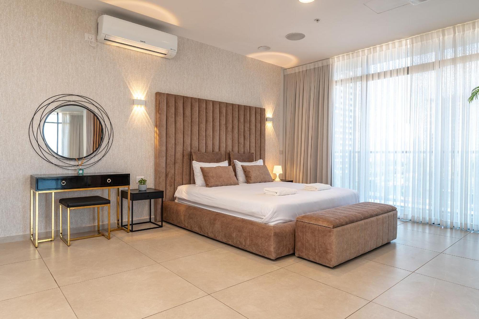 Hi-Yam Seaview Apartments & Suites - יש ממ"ד Бат-Ям Экстерьер фото