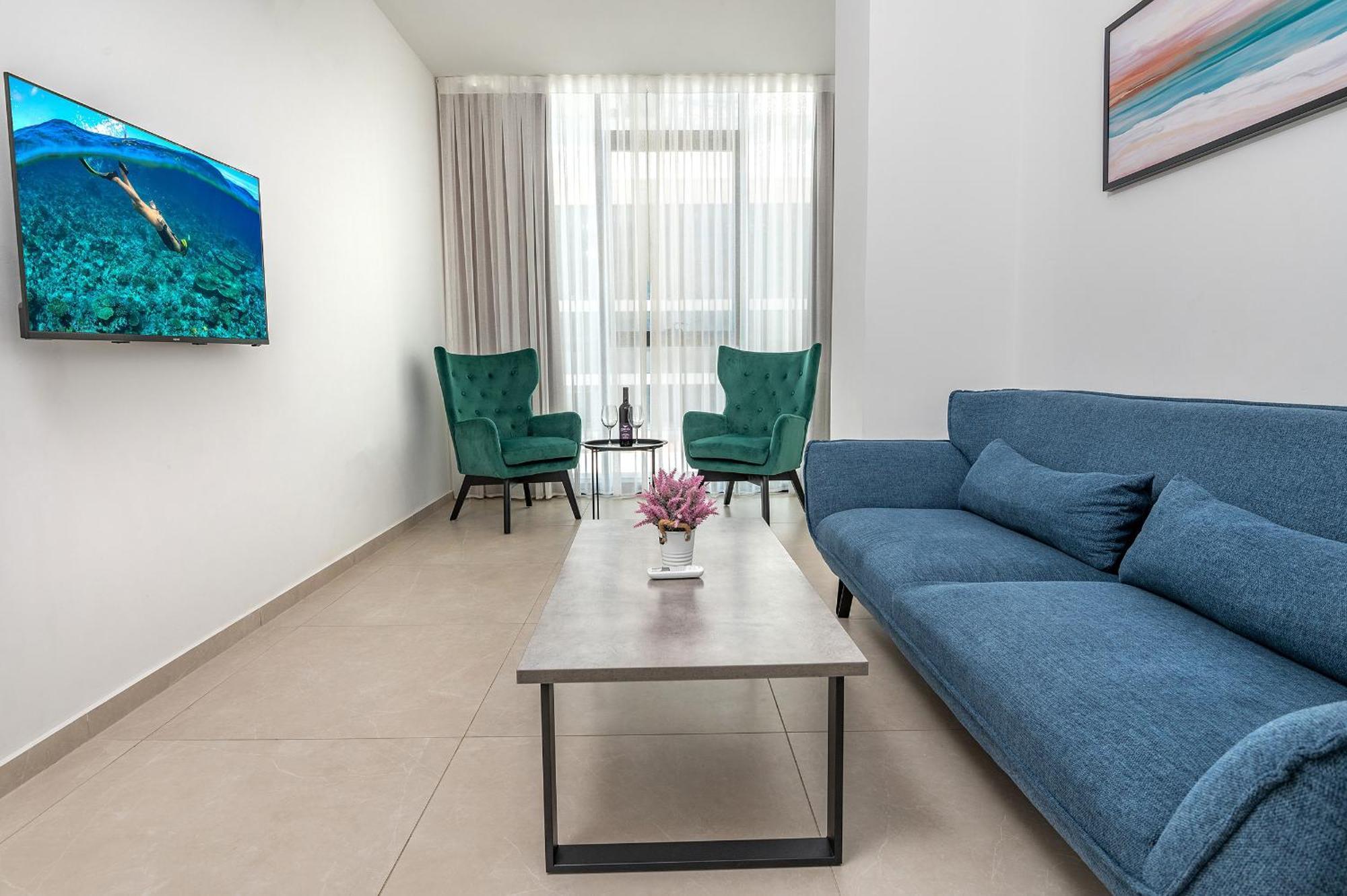 Hi-Yam Seaview Apartments & Suites - יש ממ"ד Бат-Ям Экстерьер фото