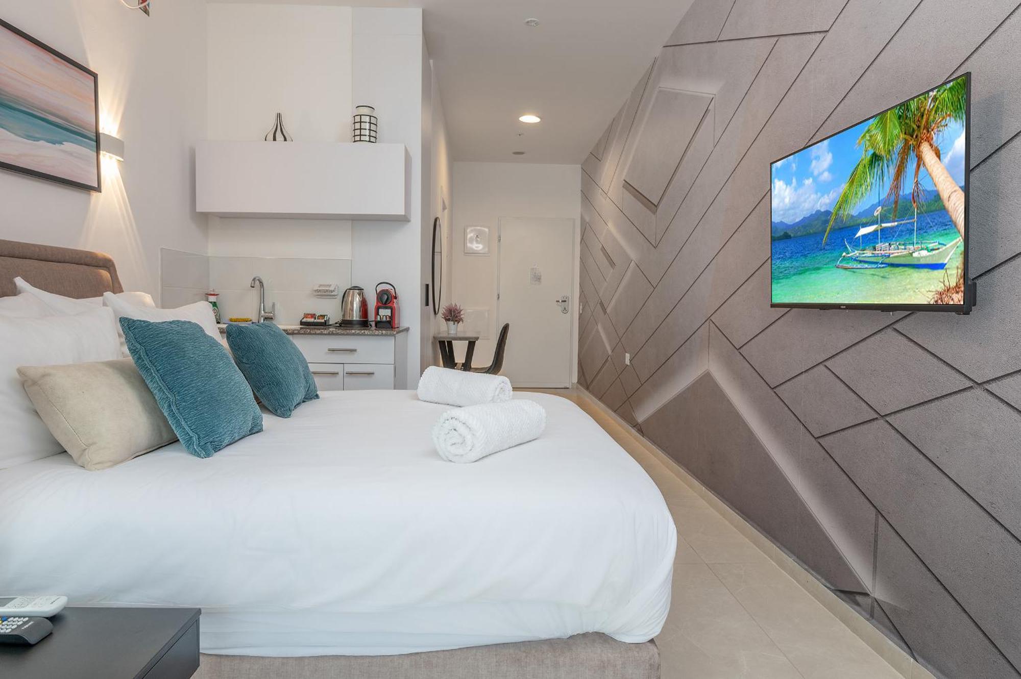 Hi-Yam Seaview Apartments & Suites - יש ממ"ד Бат-Ям Экстерьер фото