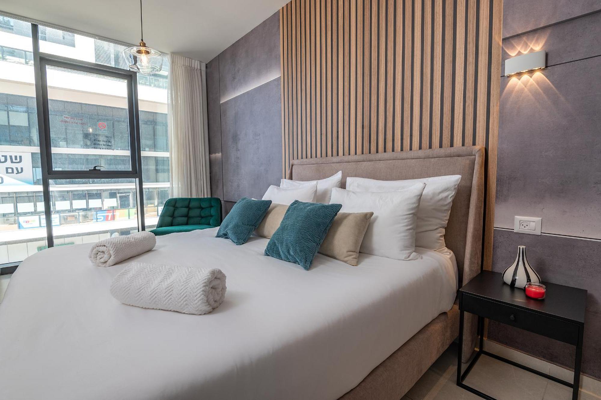 Hi-Yam Seaview Apartments & Suites - יש ממ"ד Бат-Ям Номер фото
