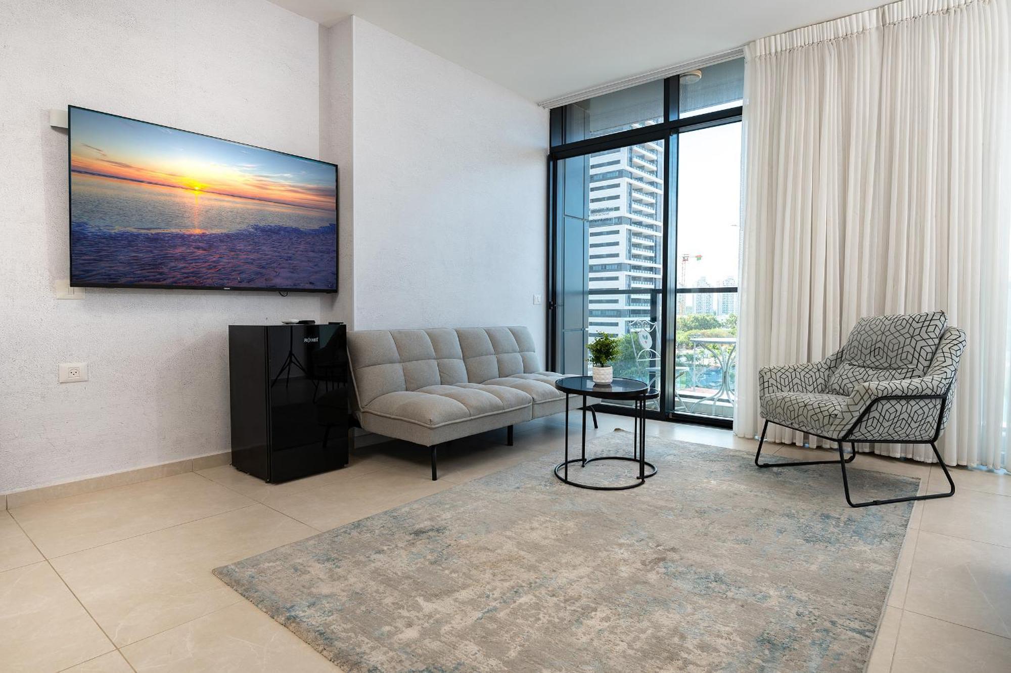 Hi-Yam Seaview Apartments & Suites - יש ממ"ד Бат-Ям Номер фото